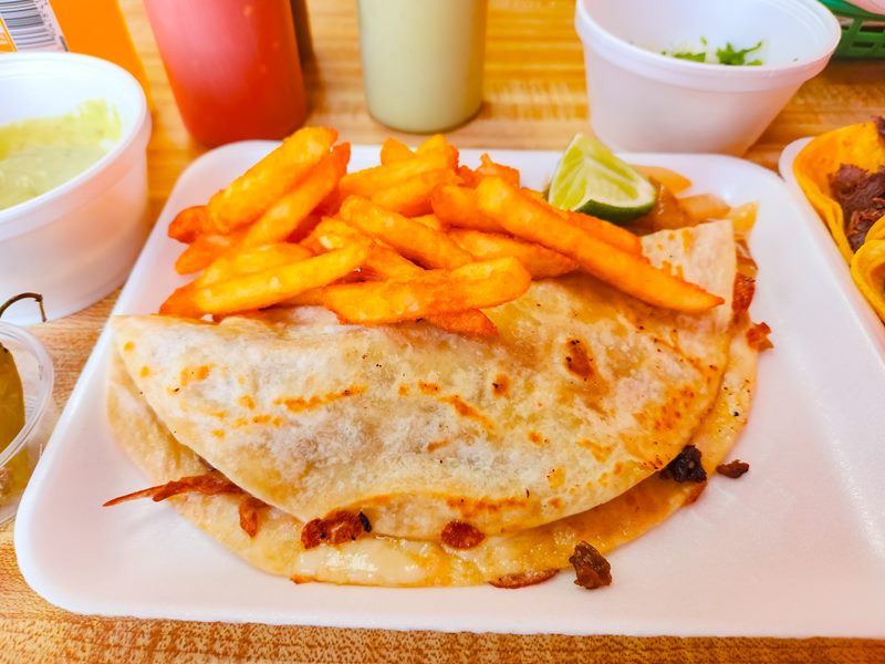 Taqueria La Cotorra food