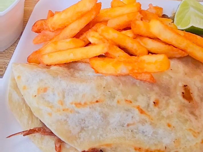Taqueria La Cotorra food